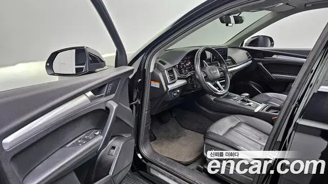 Audi Q5 2020 — ფოტო 16/20