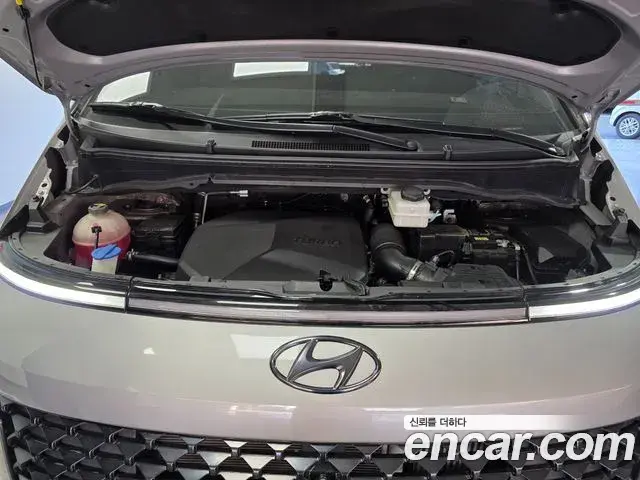 Hyundai Staria 2024 — Photo 17/20