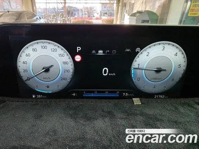 Hyundai Staria 2024 — Photo 9/20