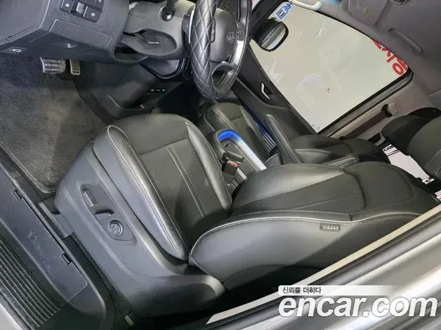 Hyundai Staria 2024 — Photo 6/20