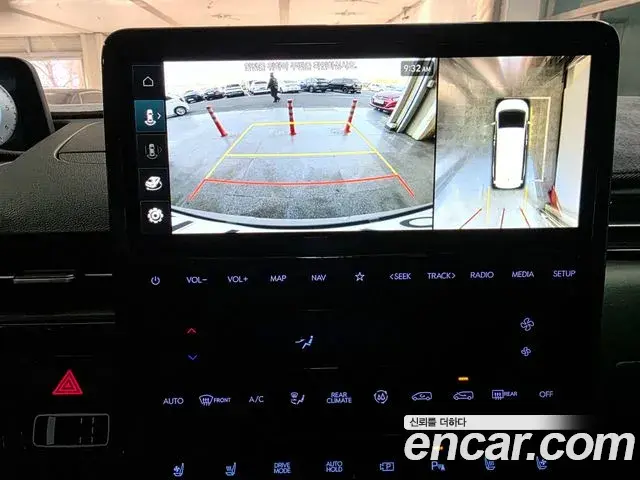 Hyundai Staria 2024 — Photo 15/20