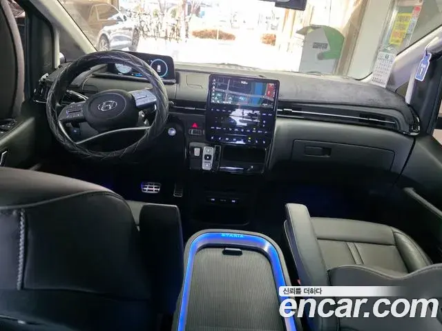 Hyundai Staria 2024 — Photo 13/20