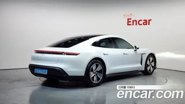 Porsche Taycan 2023 — Photo 3/20