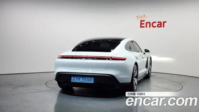 Porsche Taycan 2023 — Photo 4/20