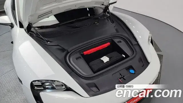 Porsche Taycan 2023 — Photo 20/20