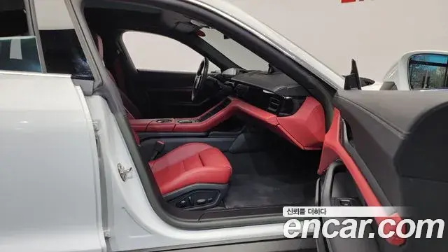 Porsche Taycan 2023 — Photo 9/20