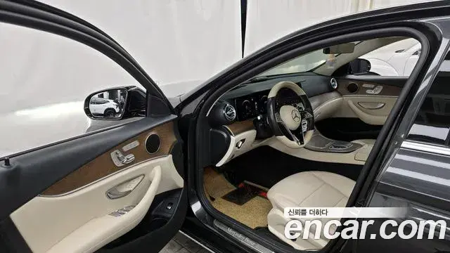 Mercedes-Benz E-Class 2021 — Фото 10/20