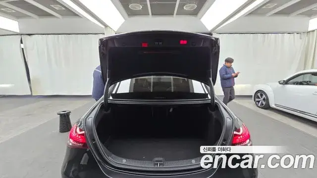 Mercedes-Benz E-Class 2021 — Фото 20/20
