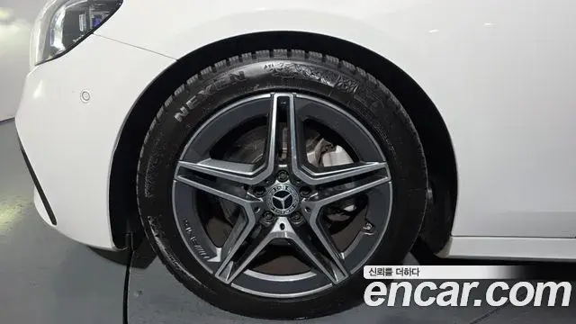 Mercedes-Benz E-Class 2022 — ფოტო 10/20