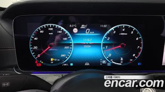 Mercedes-Benz E-Class 2022 — ფოტო 15/20