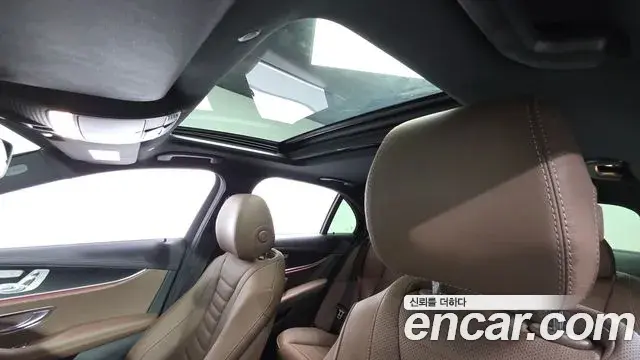 Mercedes-Benz E-Class 2022 — ფოტო 11/20