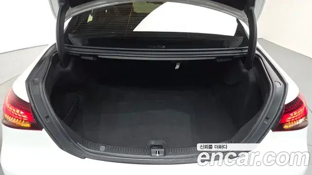 Mercedes-Benz E-Class 2022 — ფოტო 7/20