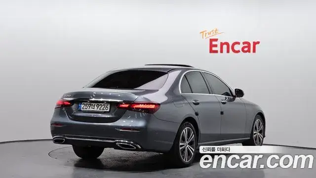 Mercedes-Benz E-Class 2021 — Photo 9/20