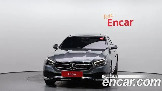 Mercedes-Benz E-Class 2021 — Photo 6/20