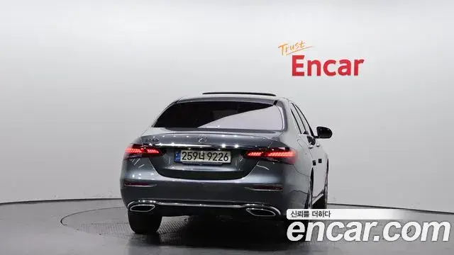 Mercedes-Benz E-Class 2021 — Photo 13/20