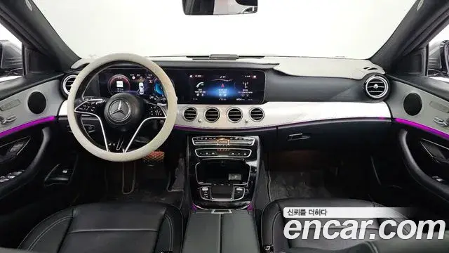 Mercedes-Benz E-Class 2021 — Photo 18/20
