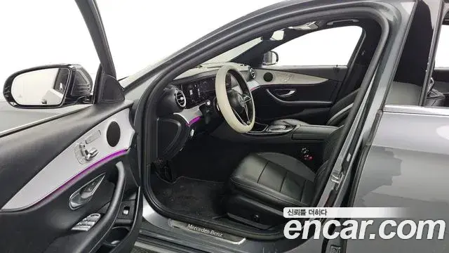Mercedes-Benz E-Class 2021 — Photo 2/20