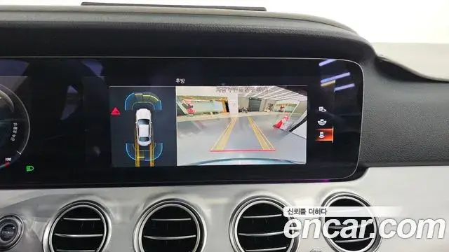 Mercedes-Benz E-Class 2021 — Photo 19/20