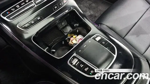 Mercedes-Benz E-Class 2021 — Photo 17/20
