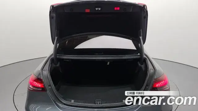 Mercedes-Benz E-Class 2021 — Photo 3/20