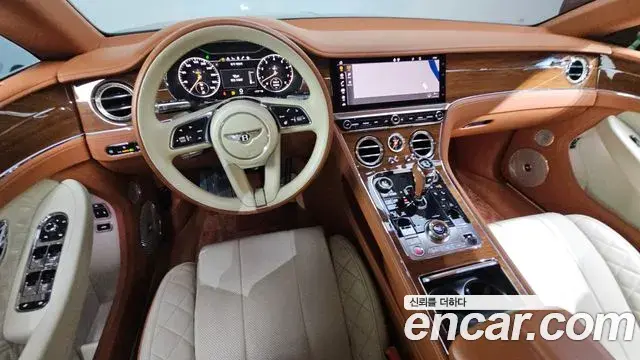 Bentley Continental GT 2022 — Photo 11/20