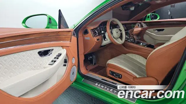 Bentley Continental GT 2022 — Photo 12/20