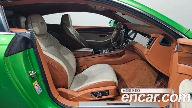 Bentley Continental GT 2022 — Photo 10/20