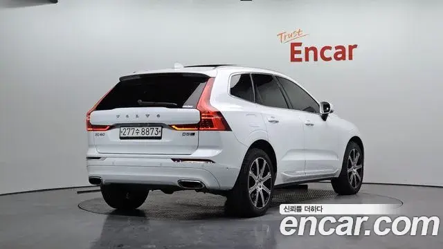 Volvo XC60 2020 — ფოტო 5/20