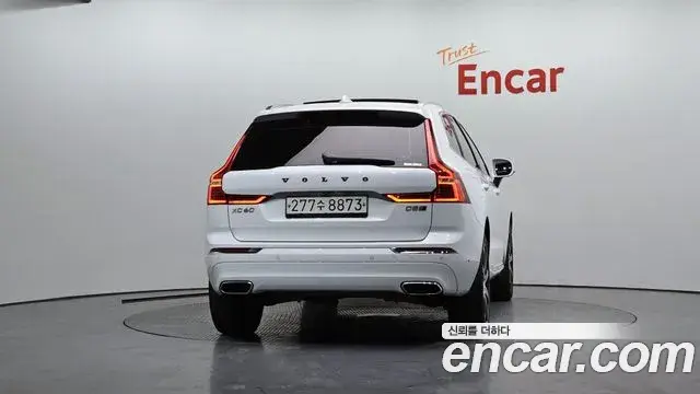 Volvo XC60 2020 — ფოტო 6/20