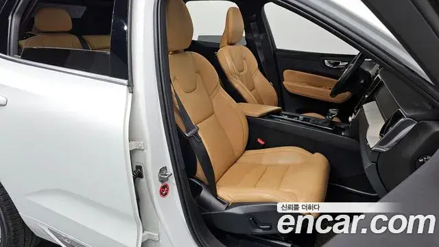 Volvo XC60 2020 — ფოტო 10/20