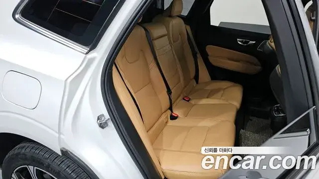 Volvo XC60 2020 — ფოტო 2/20