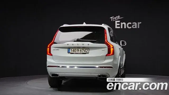 Volvo XC90 2021 — ფოტო 6/20