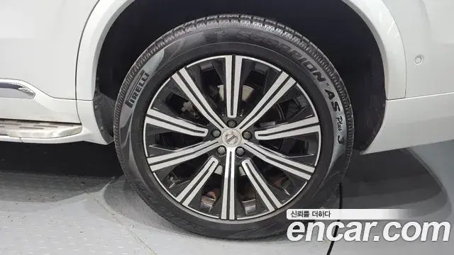 Volvo XC90 2021 — ფოტო 7/20