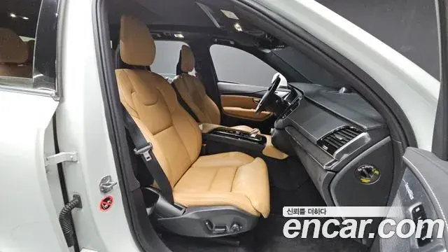 Volvo XC90 2021 — ფოტო 1/20
