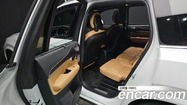 Volvo XC90 2021 — ფოტო 11/20