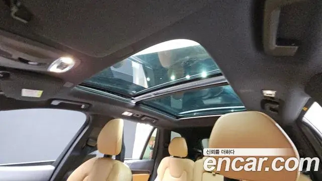 Volvo XC90 2021 — ფოტო 18/20