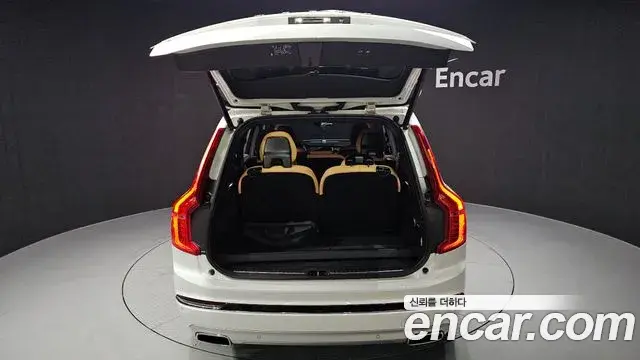 Volvo XC90 2021 — ფოტო 20/20
