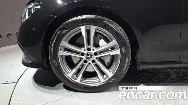 Mercedes-Benz E-Class 2022 — ფოტო 4/20