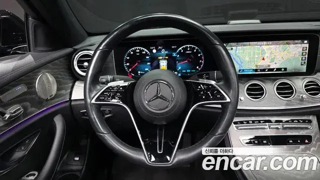 Mercedes-Benz E-Class 2022 — ფოტო 14/20