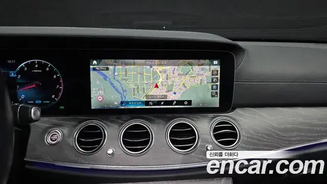 Mercedes-Benz E-Class 2022 — ფოტო 6/20