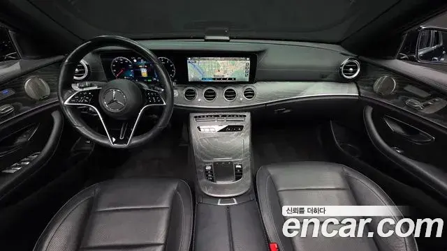 Mercedes-Benz E-Class 2022 — ფოტო 19/20
