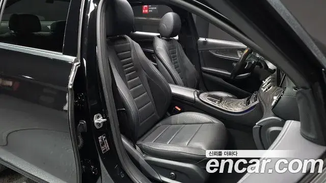 Mercedes-Benz E-Class 2022 — ფოტო 18/20