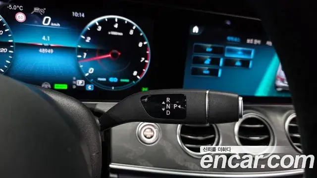 Mercedes-Benz E-Class 2022 — ფოტო 20/20