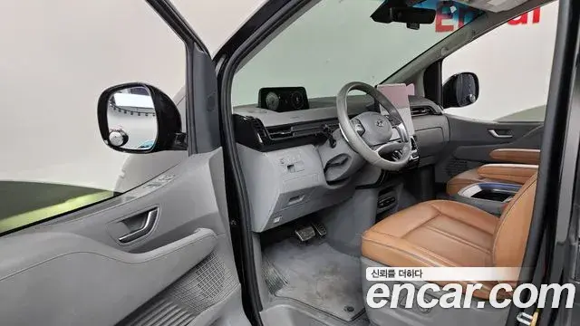 Hyundai Staria 2021 — Photo 9/20