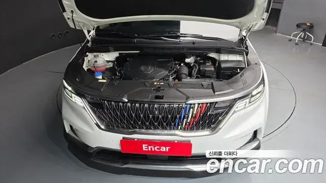 Kia Carnival 2023 — Photo 18/20