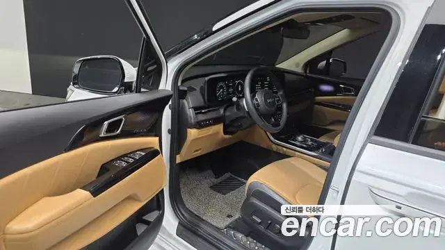 Kia Carnival 2023 — Photo 4/20