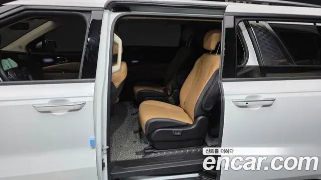 Kia Carnival 2023 — Photo 7/20