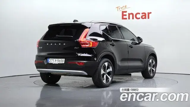 Volvo XC40 2023 — Şəkil 7/20