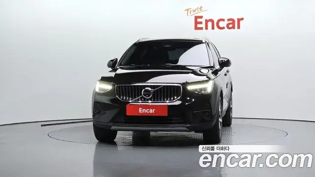 Volvo XC40 2023 — Şəkil 16/20