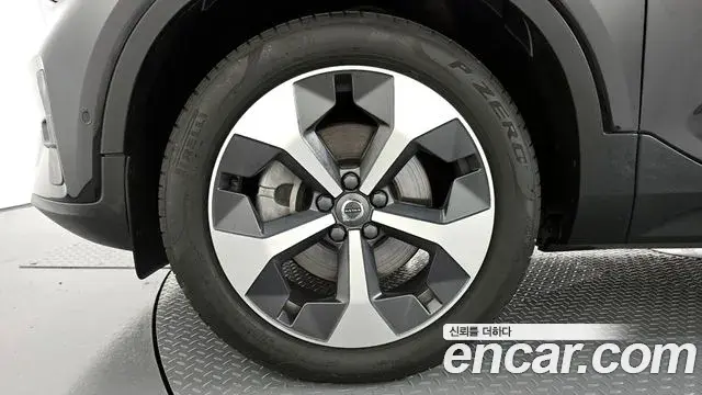 Volvo XC40 2023 — Şəkil 9/20